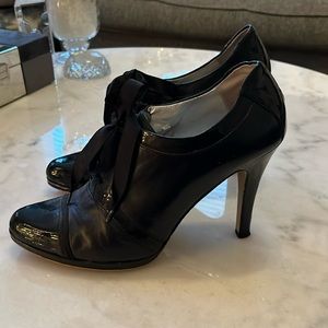 Tahari lace up patent lace ups!